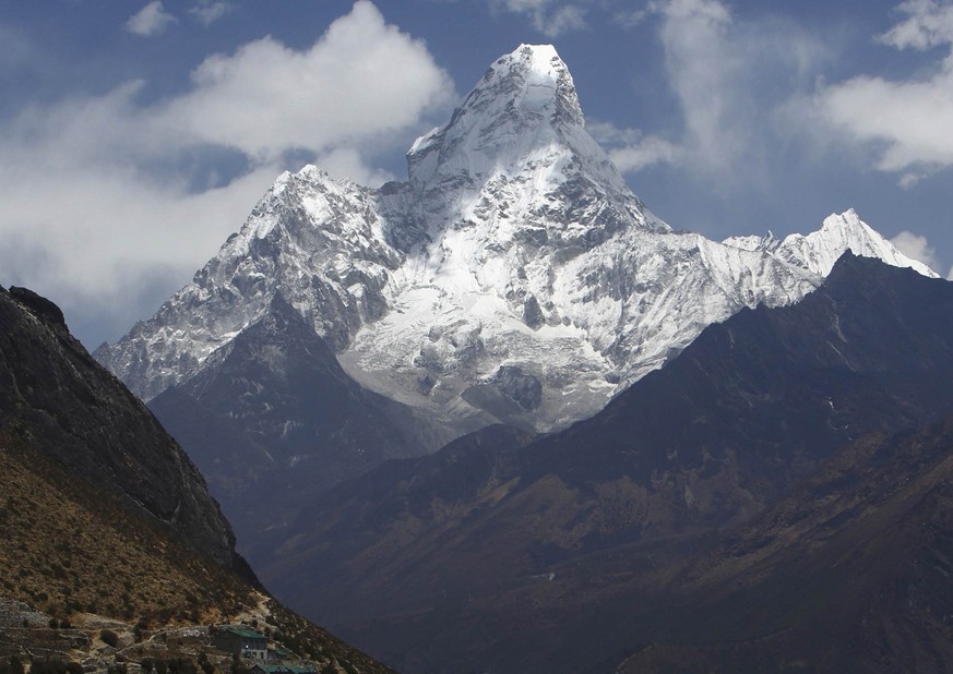 Glück im Unglück für zwei Schweizer Bergsteiger in der Everest-Region.