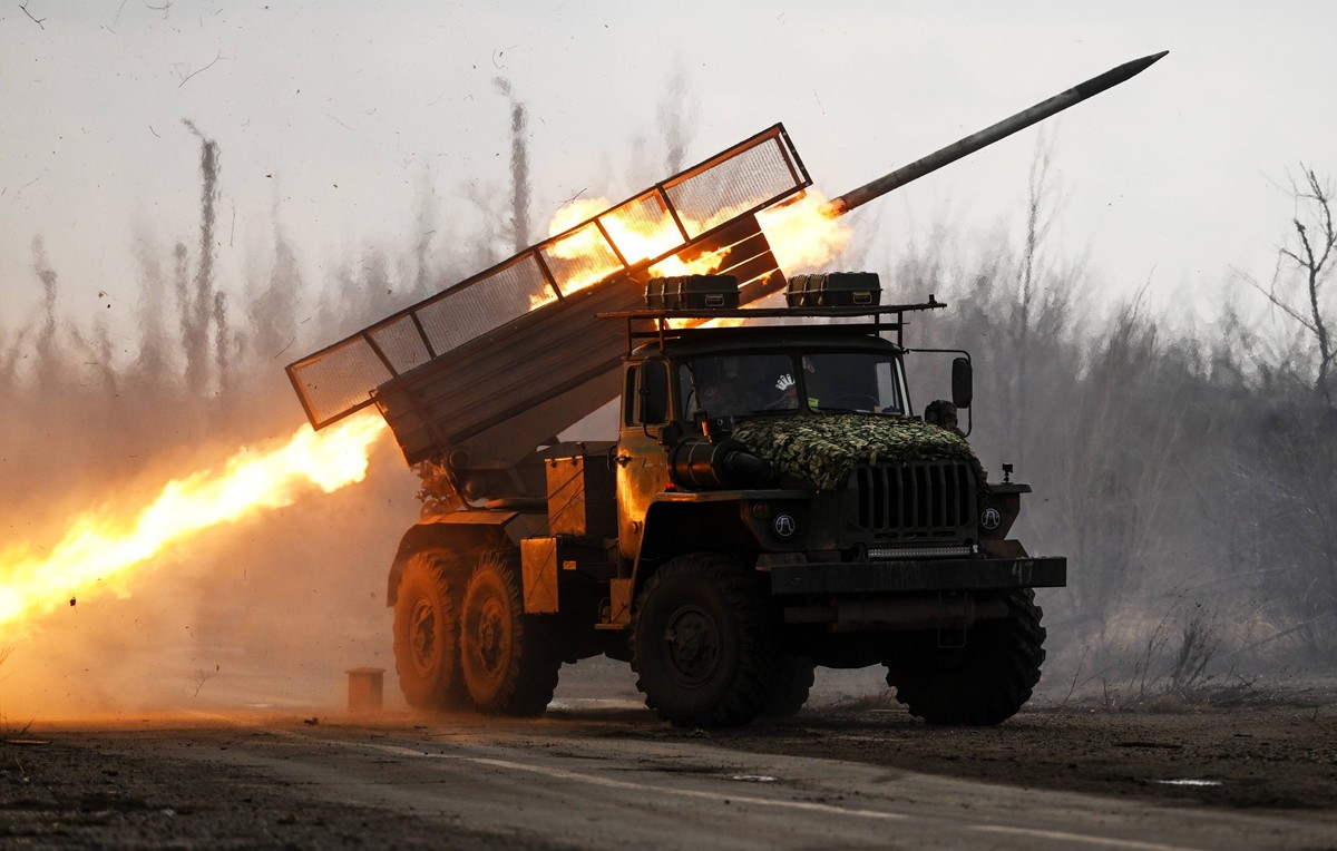 Artillerie russe en action près d'Avdiïvka