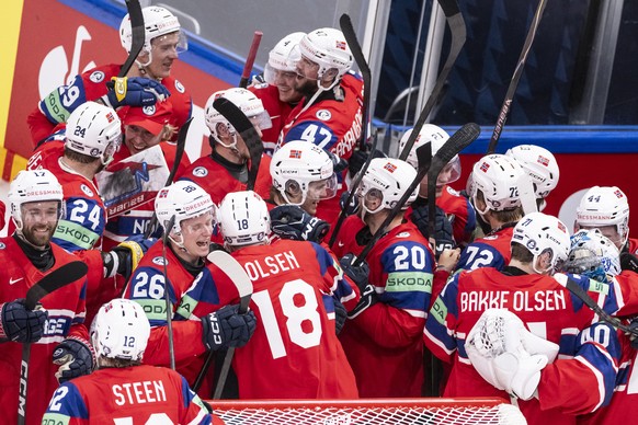 <p>Sie können es kaum glauben: Erstmals seit 2011 bezwingen die Norweger Schweden an einer WM.</p>