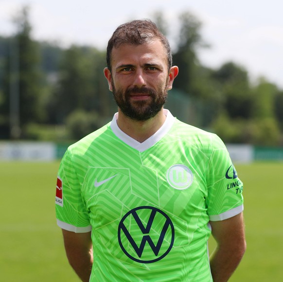  VfL Porträttermin 2021/2022 Bad Waltersdorf, 22.07.2021, VfL Wolfsburg, 1. BL, Porträttermin 2021/2022, Admir Mehmedi VfL Wolfsburg Bad Waltersdorf *** VfL Porträttermin 2021 2022 Bad Waltersdorf, 22 07 2021, VfL Wolfsburg, 1 BL, Porträttermin 2021 2022, Admir Mehmedi VfL Wolfsburg Bad Waltersdorf