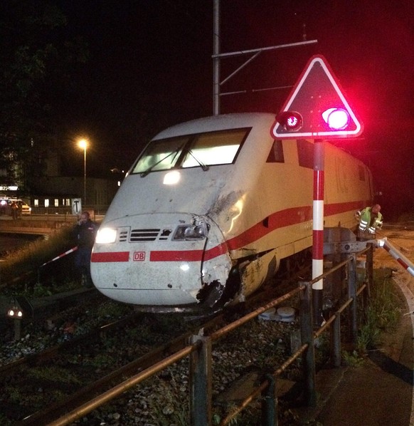 Der stark beschädigte ICE.