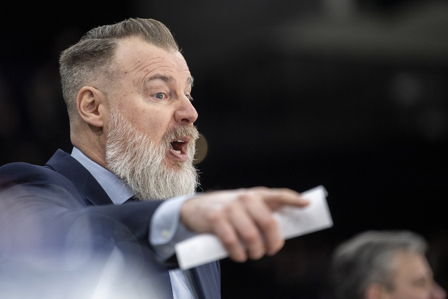 Zuerichs Cheftrainer Rikard Groenborg reagiert im Eishockeyspiel der National League zwischen den ZSC Lions und dem HC Ambri-Piotta am Freitag, 21. Februar 2020, im Zuercher Hallenstadion. (KEYSTONE/E ...