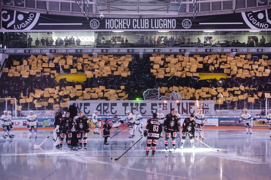Lugano fans&#039; coreography, during the match of National League Swiss Championship 2022/23 between HC Lugano and HC Ambri Piotta at the ice stadium Corner Arena, Switzerland, Tuesday, January 10, 2 ...