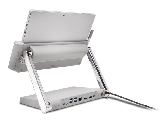 Wann das Surface-Dock erscheint, ist noch unklar, in den USA soll es 299 Dollar kosten. Ganz rechts ist der Anschluss für das Kensington-Schloss zu sehen.