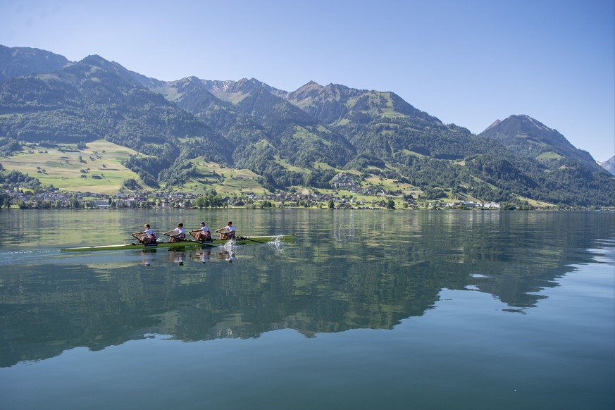 Die Schweizer Ruderer Joel Schuerch, Nicolas Kamber, Paul Jaquot und Markus Kessler, von links, im Vierer ohne Steuermann, waehrend dem Training auf dem Sarnersee vom Donnerstag, 21. Mai 2020. (KEYSTO ...