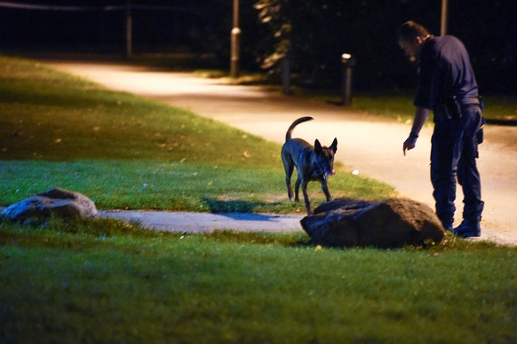 Police investigating the area after a shooting in southern Malmo Sep. 25, 2016. TT News Agency/Emil Langvad via Reuters ATTENTION EDITORS - THIS IMAGE WAS PROVIDED BY A THIRD PARTY. FOR EDITORIAL USE  ...