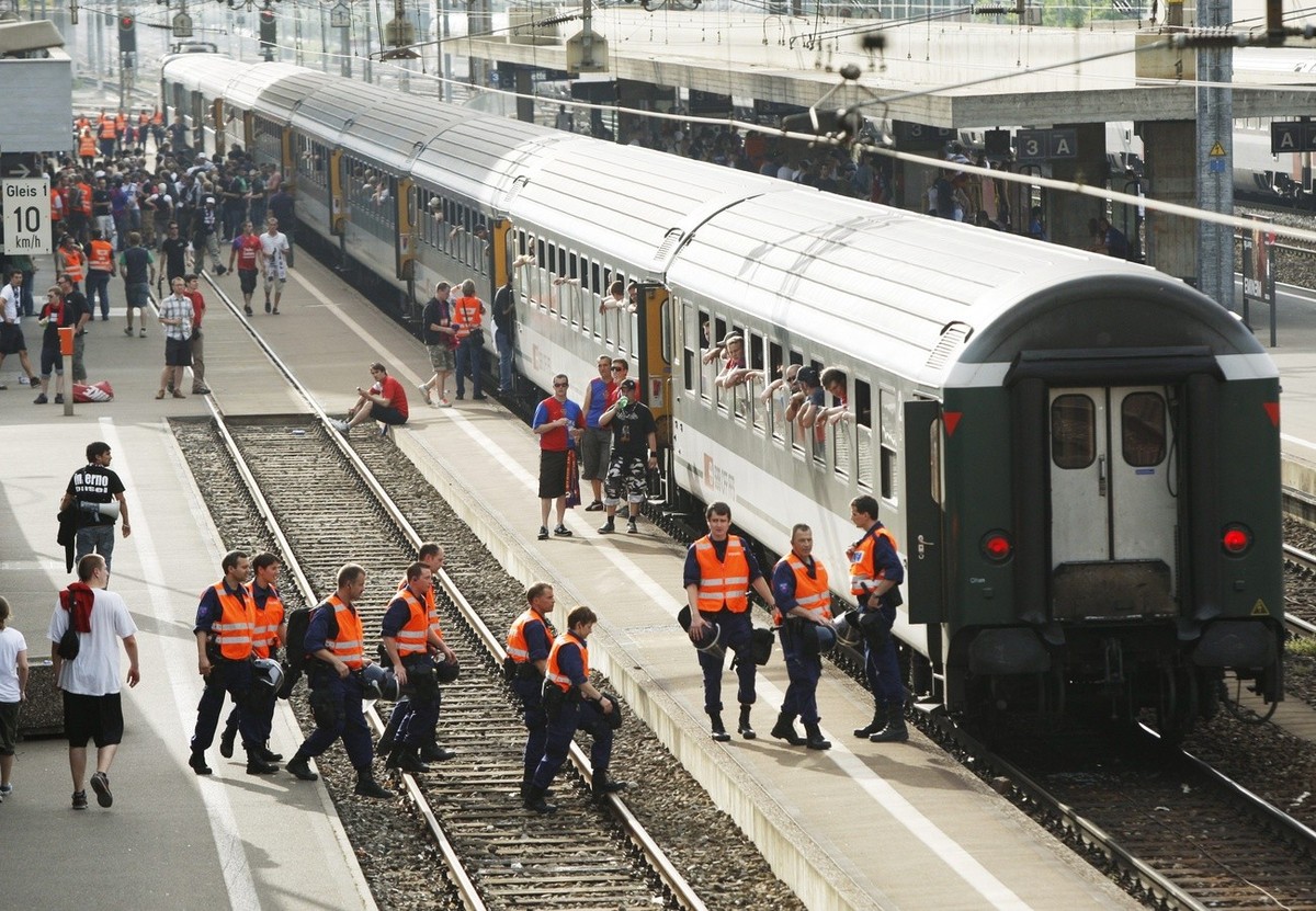 Train-train hebdomadaire.