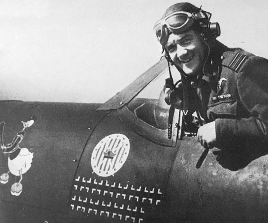 Jan «Donald Duck» Zumbach in seiner Supermarine Spitfire, auf der die Zahl der Abschüsse der feindlichen Flugzeuge markiert sind.
https://upload.wikimedia.org/wikipedia/commons/5/55/Jan_Zumbach.png