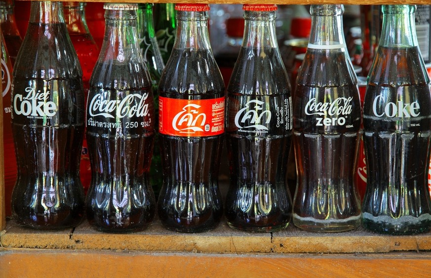 Darum Schmeckt Cola Aus Glasflaschen Besser Als Aus Der Dose Watson
