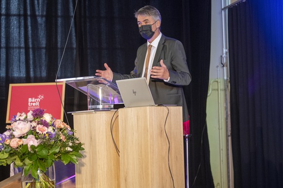 Stadtpraesident Alec von Graffenried, waehrend der Pressekonferenz zur Lancierung des Bestattervelos, am Dienstag, 4. Mai 2021, in Bern. Ab Mittwoch 5. Mai 2021 wird das Bestattervelo in Bern zum Eins ...