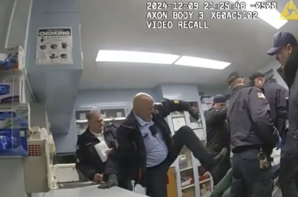 Aufnahmen brutaler Misshandlung eines schwarzen Häftlings durch weisse Gefängniswärter sorgen für einen Sturm der Entrüstung.