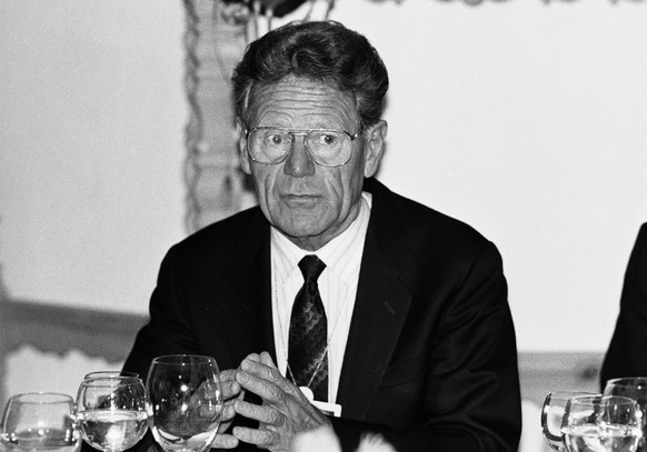 ARCHIVBILD ZUM TOD VON HANS KUENG, AM DIENSTAG, 6. APRIL 2021 - Der Theologe Hans Kueng, aufgenommen 1990 am World Economic Forum WEF in Davos. (KEYSTONE/Str)