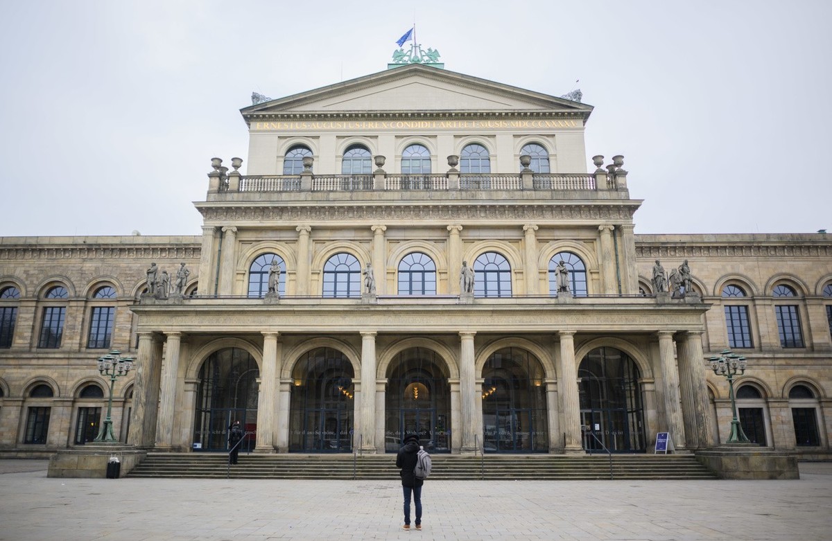 ARCHIV - 13.02.2023, Niedersachsen, Hannover: Blick auf die Staatsoper in Hannover. (zu dpa: