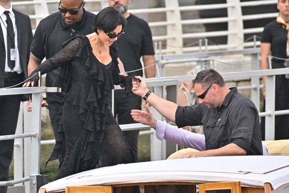 Kardashian Family At Venice Airport Kris Jenner arriving at Venice airport ahead of Jeff Bezos wedding in Venice on June, 26, 2025. Photo by Julien Reynaud/APS-Medias/ABACAPRESS.COM Venice Italy PUBLI ...