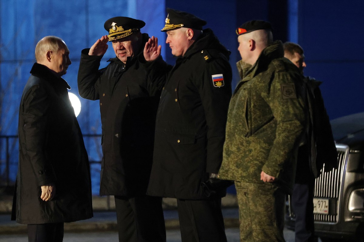 epa11992942 Russian President Vladimir Putin visits the Project 885M (Yasen-M) nuclear-powered submarine Arkhangelsk in Murmansk, Russia, 27 March 2025. EPA/SERGEI KARPUKHIN / SPUTNIK / KREMLIN POOL M ...