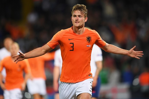 epa07631386 Matthijs de Ligt of the Netherlands celebrates after scoring the 1-1 equalizer during the UEFA Nations League semi final soccer match between the Netherlands and England at D. Afonso Henri ...