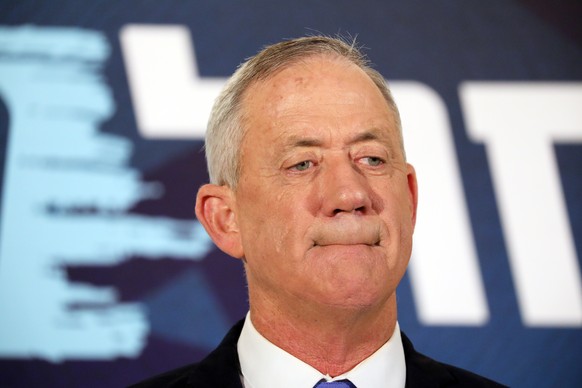 epa08012046 Leader of the Blue and White Party Benny Gantz speaks in Tel Aviv, Israel, 20 November 2019. Gantz has until today midnight, a mandate to form a government coalition. According to reports, ...