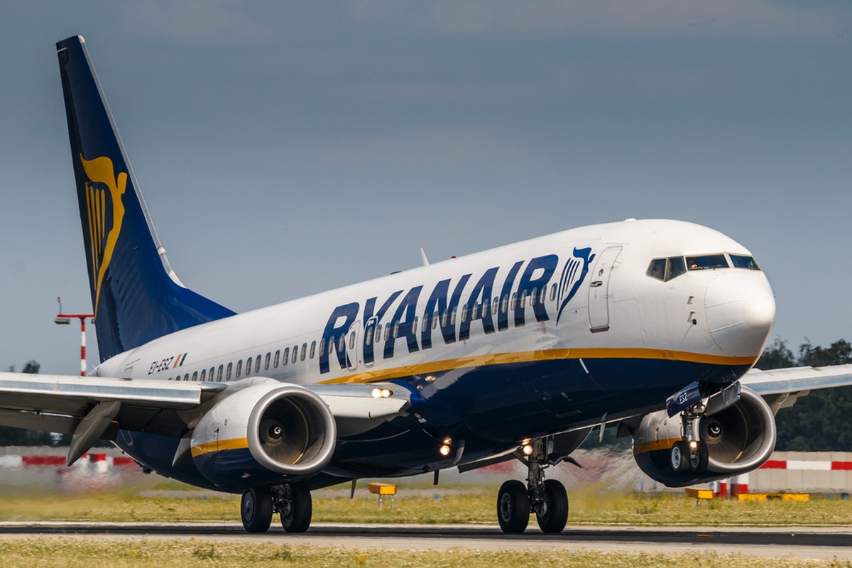 Eine Boeing 737-800 von Ryanair in Prag.