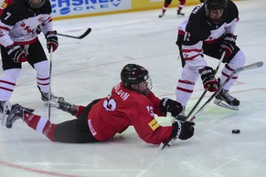 Die Schweizer U18 muss gegen Kanada untendurch.