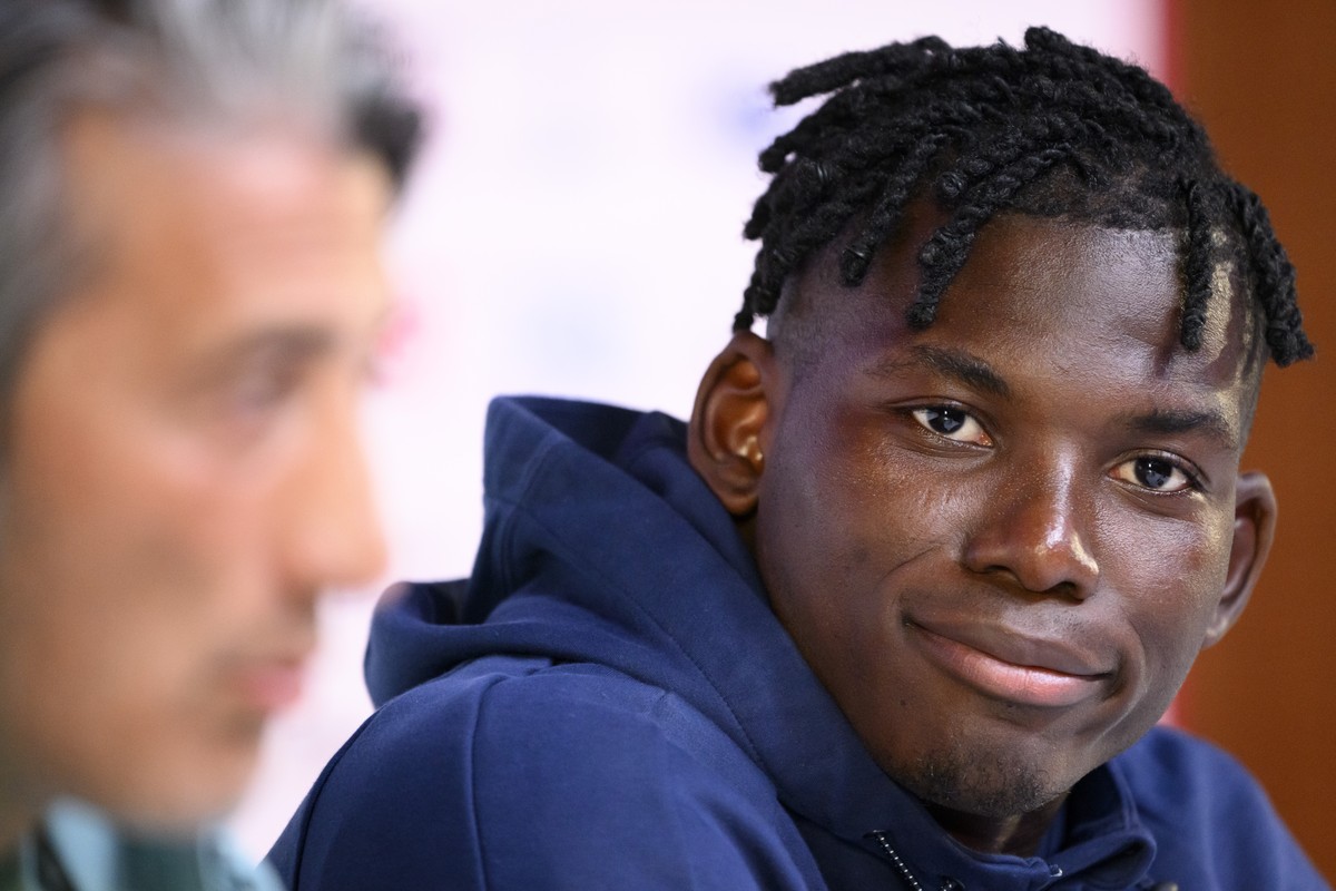 Switzerland's head coach Murat Yakin, left, and Switzerland's forward Breel Embolo, right, during a press conference of the Swiss national soccer team on the eve of their FIFA World Cup 2022 ...