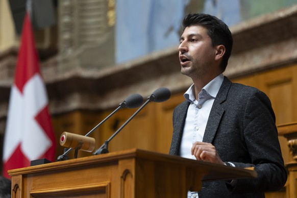 Fabian Molina, SP-ZH, spricht waehrend einer Sondersession des Nationalrats, am Dienstag, 16. April 2024, im Nationalrat in Bern. (KEYSTONE/Peter Klaunzer)