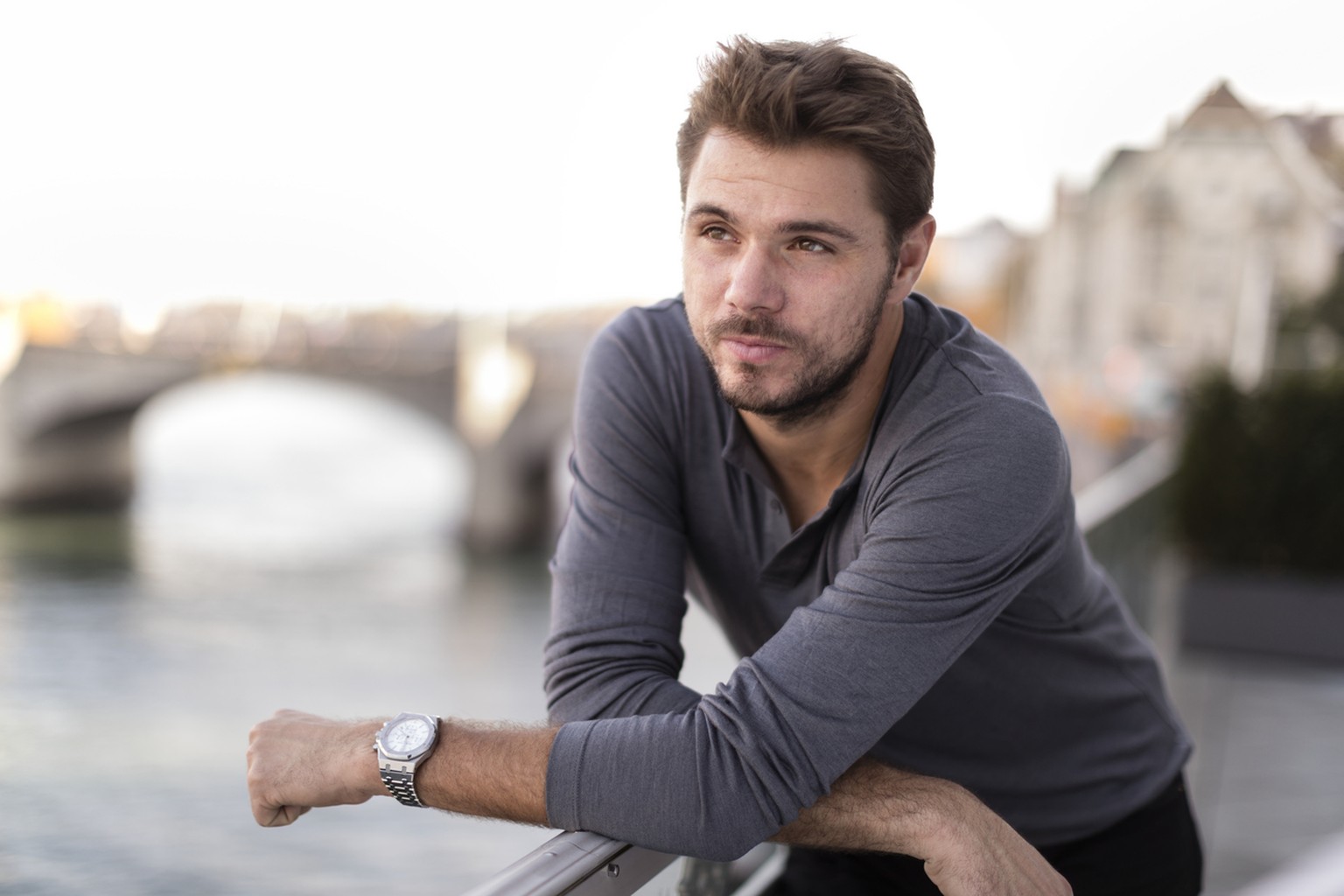 Portait of tennis player Stan Wawrinka taken on a balcony of the Grand Hotel Les Trois Rois in Basel, Switzerland, on October 26, 2015. (Gaetan Bally)

Tennisspieler Stan Wawrinka portraitiert am 26.  ...