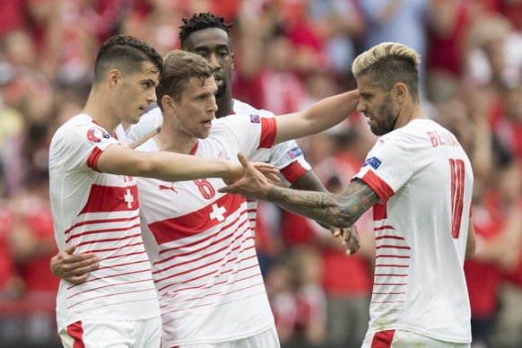 Gewinnen die Schweizer (wie hier gegen Albanien) auch gegen die Franzosen, stehen sie sicher in den Achtelfinals.
