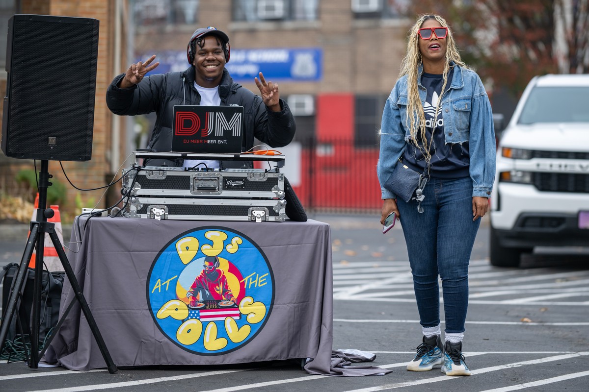 epa11703140 A DJ performs music near a polling station in Philadelphia, Pennsylvania, 05 November 2024. Voters nationwide are participating in the 2024 US presidential election, deciding in a closely  ...