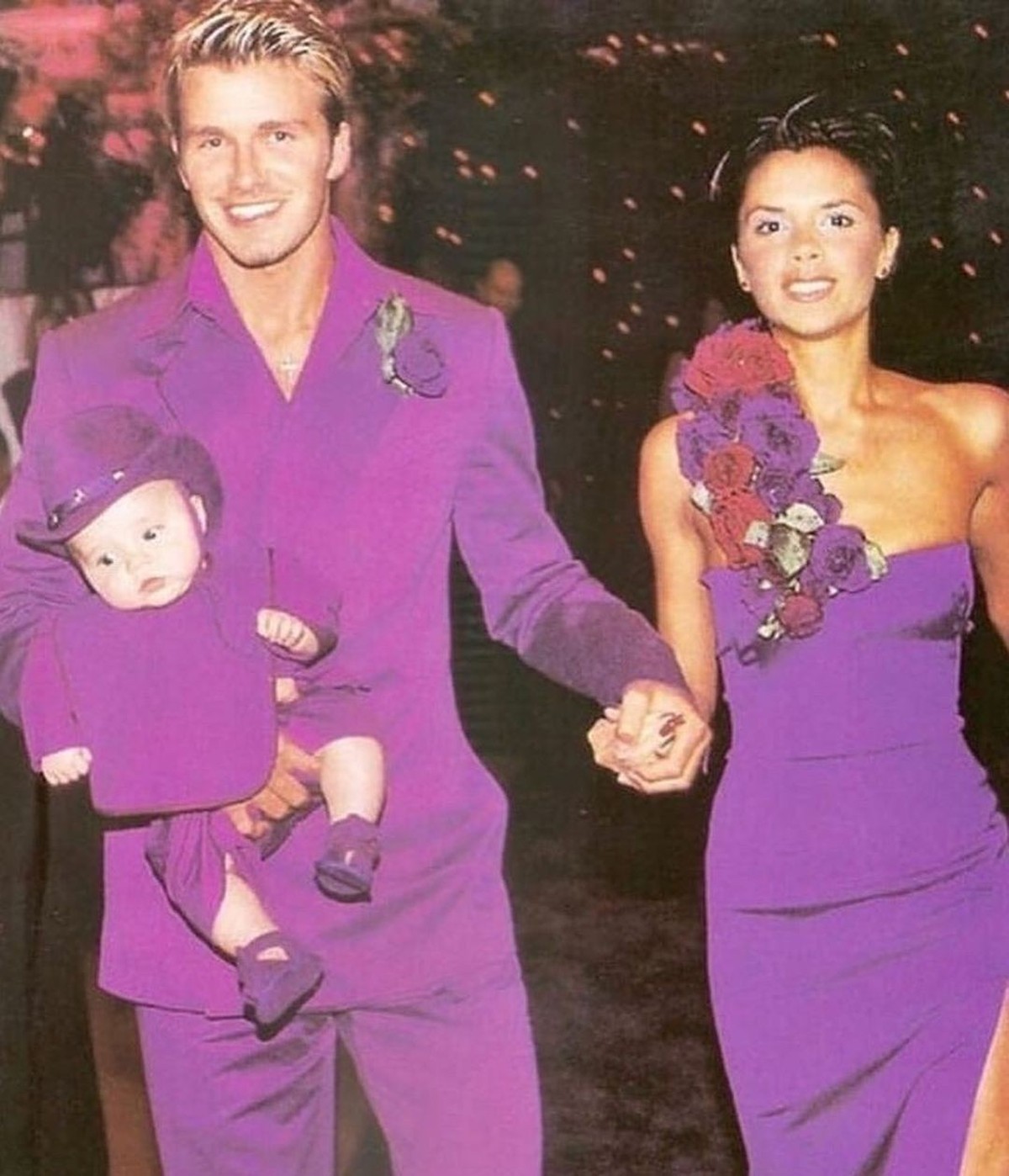 Victoria et David Beckham fêtent leur 25 ans de mariage dans leurs tenues violettes.