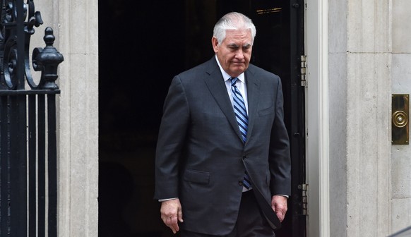 epa06464634 US Secretary of State Rex Tillerson leaves 10 Downing Street in London, Britain, 22 January 2018. Tillerson is on a trip to London including a visit to the US&#039;s new embassy. EPA/FACUN ...