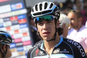 Uran darf seine übliche Arbeitskleidung mit der Maglia Rosa tauschen.