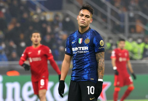 epa09764182 Inter&#039;s Lautaro Martinez reacts during the UEFA Champions League round of 16, first leg soccer match between Inter Milan and Liverpool FC in Milan, Italy, 16 February 2022. EPA/MATTEO ...