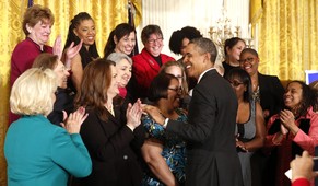 Obama setzt sich für Frauen-Löhne ein.