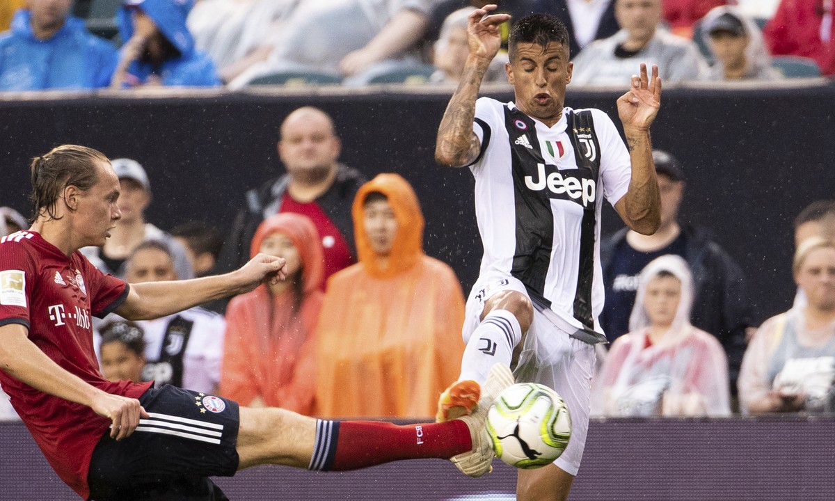 Juventus' Joao Cancelo, right, and FC Bayern's Ryan Johansson, left, vie for the ball during the first half of an International Champions Cup tournament soccer match in Philadelphia, Wednesd ...