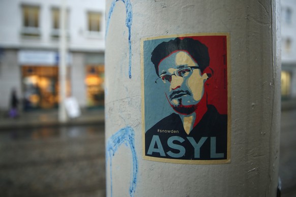 Der berühmteste Ex-Mitarbeiter der NSA ist Edward Snowden. Der in Russland im Exil lebende Internet-Aktivist hatte die Massenüberwachung der NSA offengelegt. 