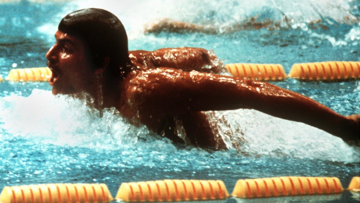 Mark Spitz holt sieben olympische Goldmedaillen und schwimmt in jedem Rennen Weltrekord