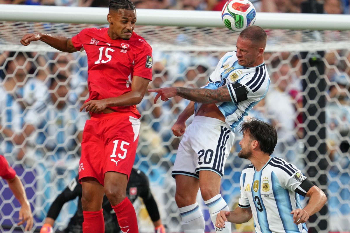 Argentina's Alexis Mac Allister (20) scores his side's opening goal during the World Cup quarterfinal soccer match between Argentina and Switzerland in Kansas City, Mo., Saturday, July 11, 2 ...