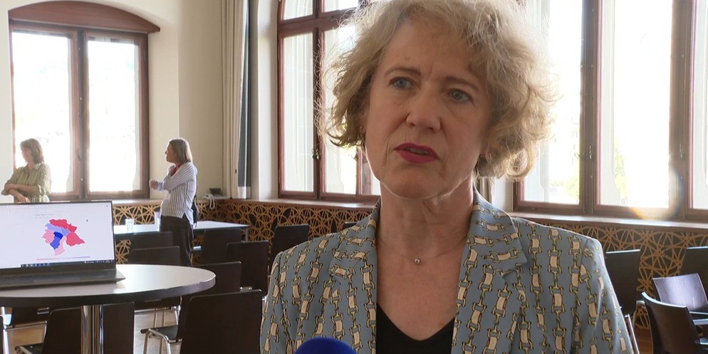 Stadtpräsidentin Corine Mauch verdeutlicht noch einmal, dass es bei der Abstimmung nicht um die Einführung der Züri City Card, sondern um einen Kredit für die Vorbereitungsarbeiten ging. Nun folge die ...
