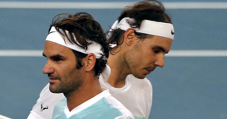 UAE Royals&#039; Roger Federer (L) of Switzerland and Indian Aces&#039; Rafael Nadal of Spain watch during their men&#039;s singles match in the International Premier Tennis League (IPTL) in New Delhi ...