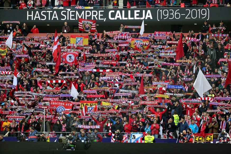 epa07355947 Atletico Madrid&#039;s cheer prior to a Spanish LaLiga soccer match between Atletico Madrid and Real Madrid at the Wanda Metropolitano stadium in Madrid, Spain, 09 February 2019. EPA/Juanj ...