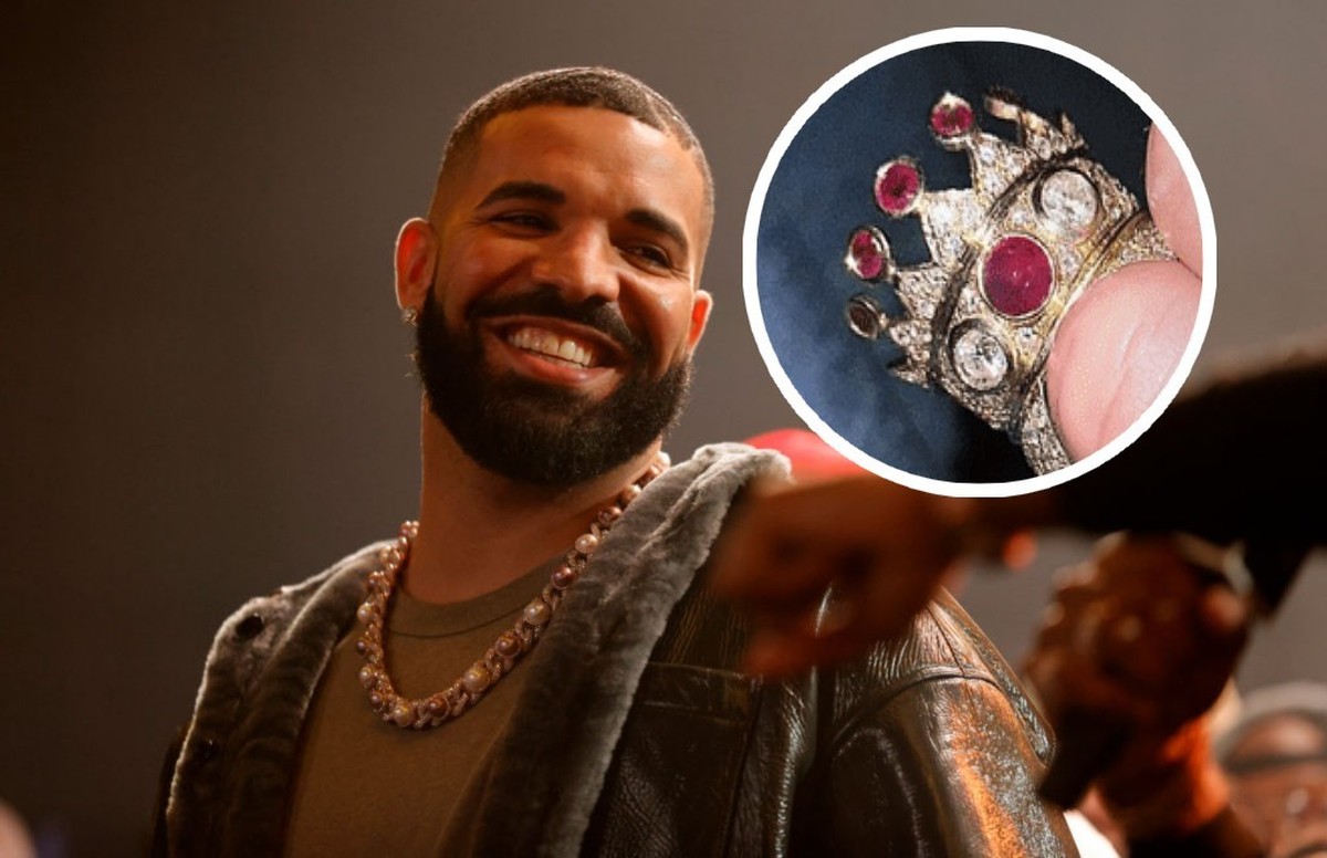 LONG BEACH, CALIFORNIA - OCTOBER 30: Drake speaks onstage during Drake's Till Death Do Us Part rap battle on October 30, 2021 in Long Beach, California. (Photo by Amy Sussman/Getty Images)