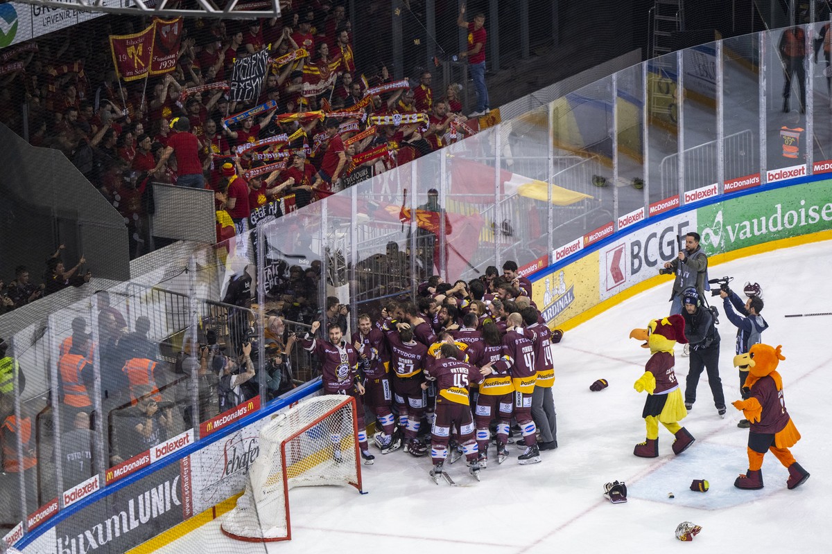 Geneva's players celebrate as Swiss Champion after winning by 4:1 the seventh and final leg of the ice hockey National League Swiss Championship final playoff game between Geneve-Servette HC and  ...