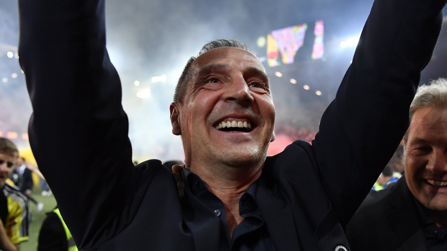 epa06699655 YB head coach Adi Huetter from Austria celebrates his team&#039;s victory after the Super League match of BSC Young Boys against FC Luzern, at the Stade de Suisse in Bern, Switzerland, 28  ...