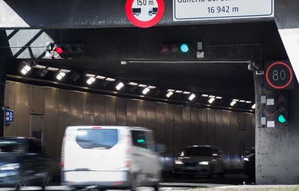 Das Suedportal des Gotthardtunnels anlaesslich des 20. Jahrestages der Brand-Katastrophe im Gotthard-Strassentunnel, Sonntag, 24. Oktober 2021, in Airolo. Am 24. Oktober 2001 ereignet sich im Gotthard ...