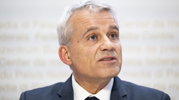 Bundesrat Beat Jans spricht an einer Medienkonferenz zur Bekanntgabe des neuen Direktors des Staatssekretariats fuer Migration, SEM, am Mittwoch, 16. Oktober 2024, im Medienzentrum Bundeshaus in Bern. ...
