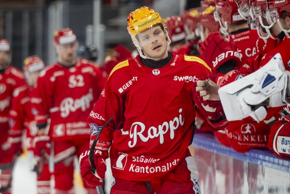 PostFinance Top Scorer Malte Stroemwall (SCRJ) bejubelt seinen Treffer zum 2:0 im Spiel der Eishockey National League zwischen den Rapperswil-Jona Lakers und dem SC Bern, am Mittwoch, 18. November 202 ...
