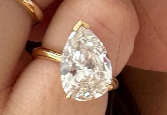 Emily Ratajkowskis Scheidungsringe.