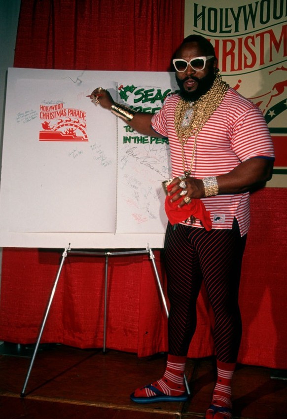 Mr T at the 59th Annual Hollywood Christmas Parade, KTLA Studios, Hollywood. 
25. November 1990

(Photo by Ron Galella/Ron Galella Collection via Getty Images)