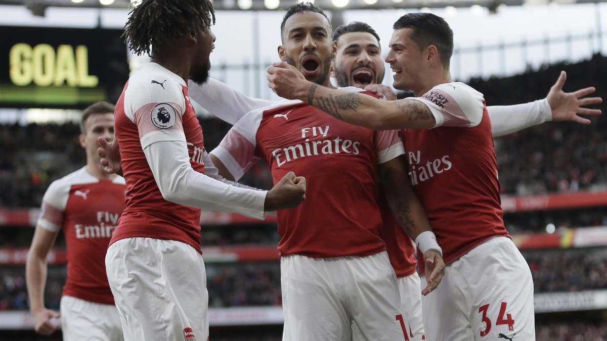 Arsenal's Pierre-Emerick Aubameyang, center, celebrates with his teammates after scoring his side's opening goal from a penalty spot during the English Premier League soccer match between Ar ...