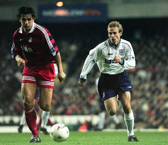 Chris Coleman (links, FC Fulham) als Spieler im Duell mit Jürgen Klinsmann (Tottenham).
